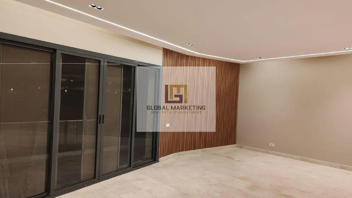 Luxury Apartment for Rent - 194 Sqm, Priced at 60000