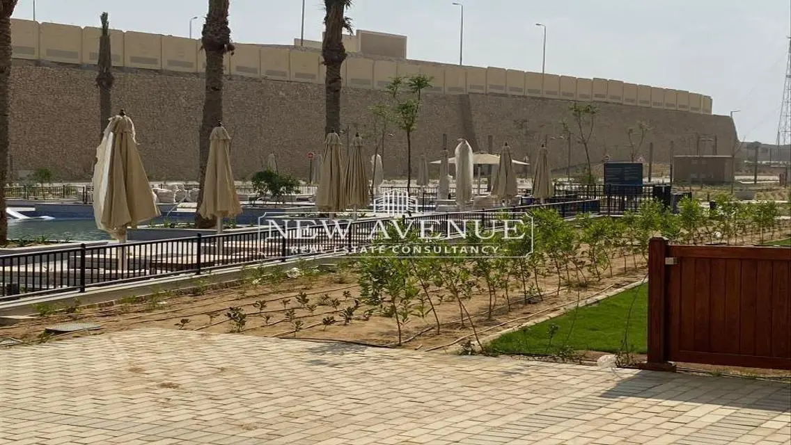 شقة فاخرة للبيع بمساحة 218 متر