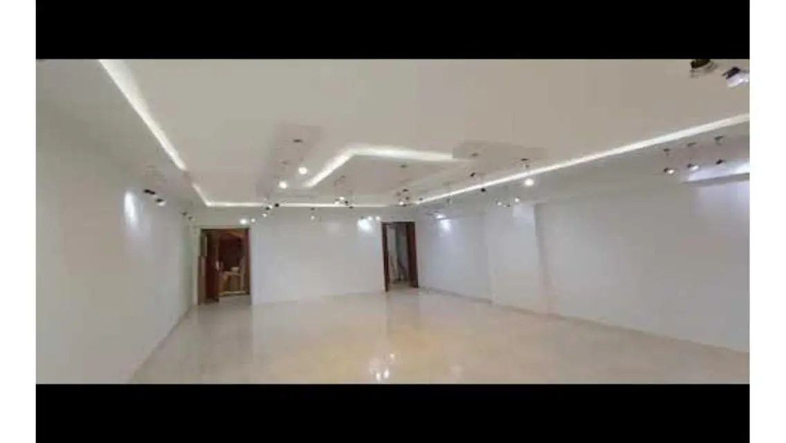 فيلا فاخرة للبيع بموقع متميز