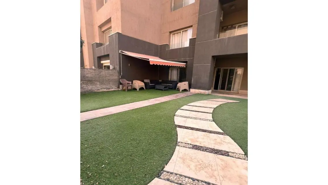 فيلا فاخرة للبيع بموقع متميز