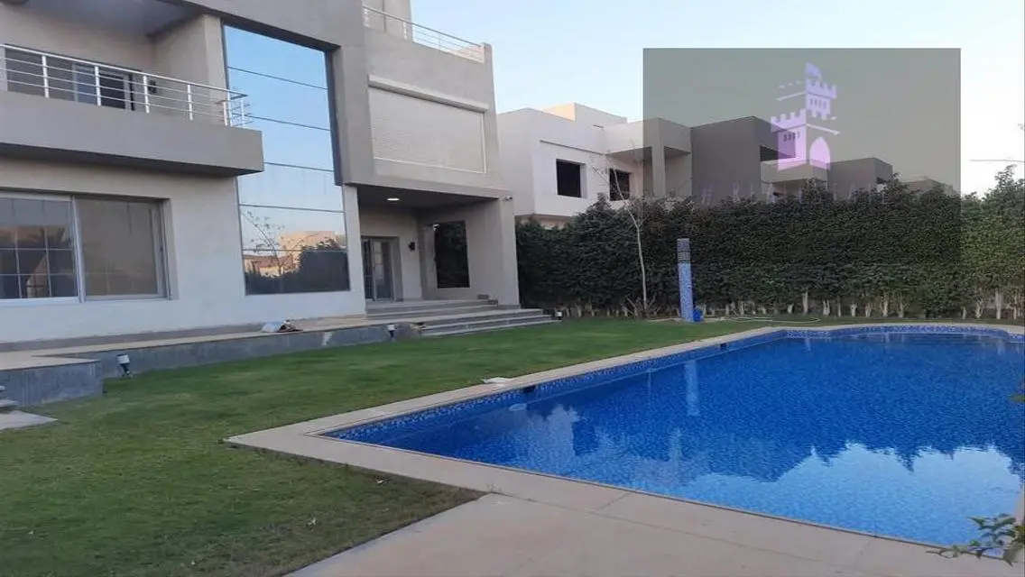 فيلا للايجار بكمبوند جراند هايتس بحمام سباحه