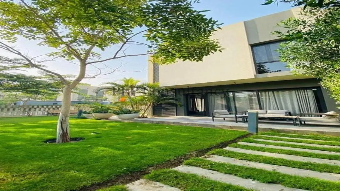 Resale villa with a landscaped view in alBorouj