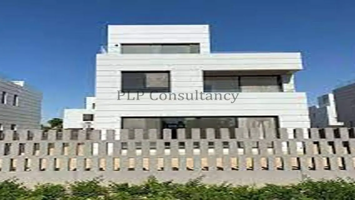 Resale villa with a landscaped view in alBorouj