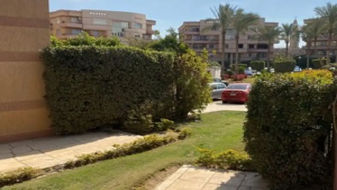شقة للايجار بالرحاب المرحلة الرابعة ارضي بحديقة