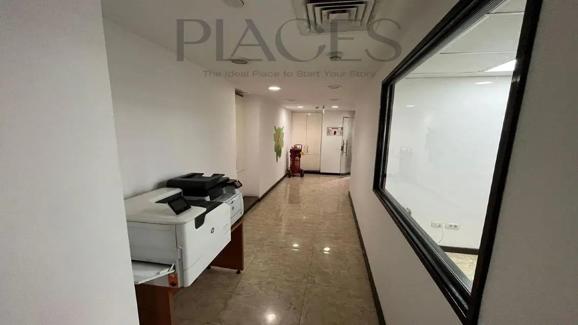 Admin office 750m for rent directly on South 90th