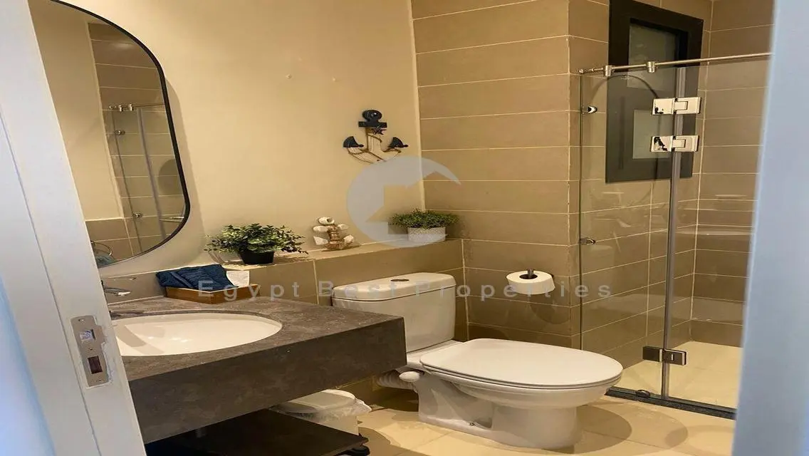 شاليه بإطلالة بحرية مميزة بحديقة كبيرة وزيرو مقدم