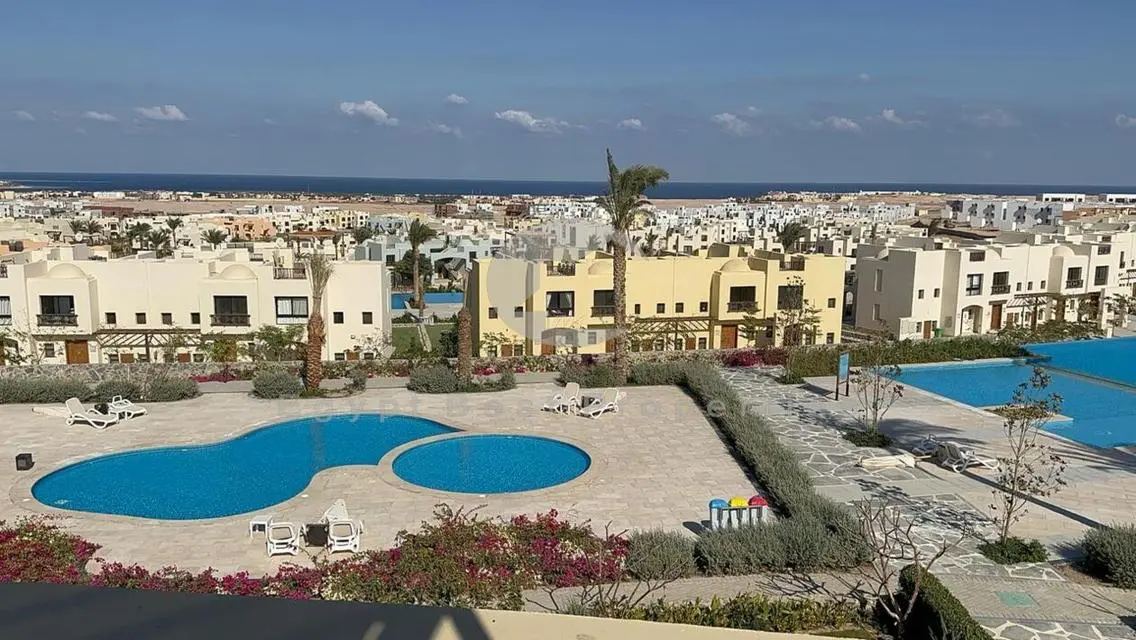 شاليه بإطلالة بحرية مميزة بحديقة كبيرة وزيرو مقدم