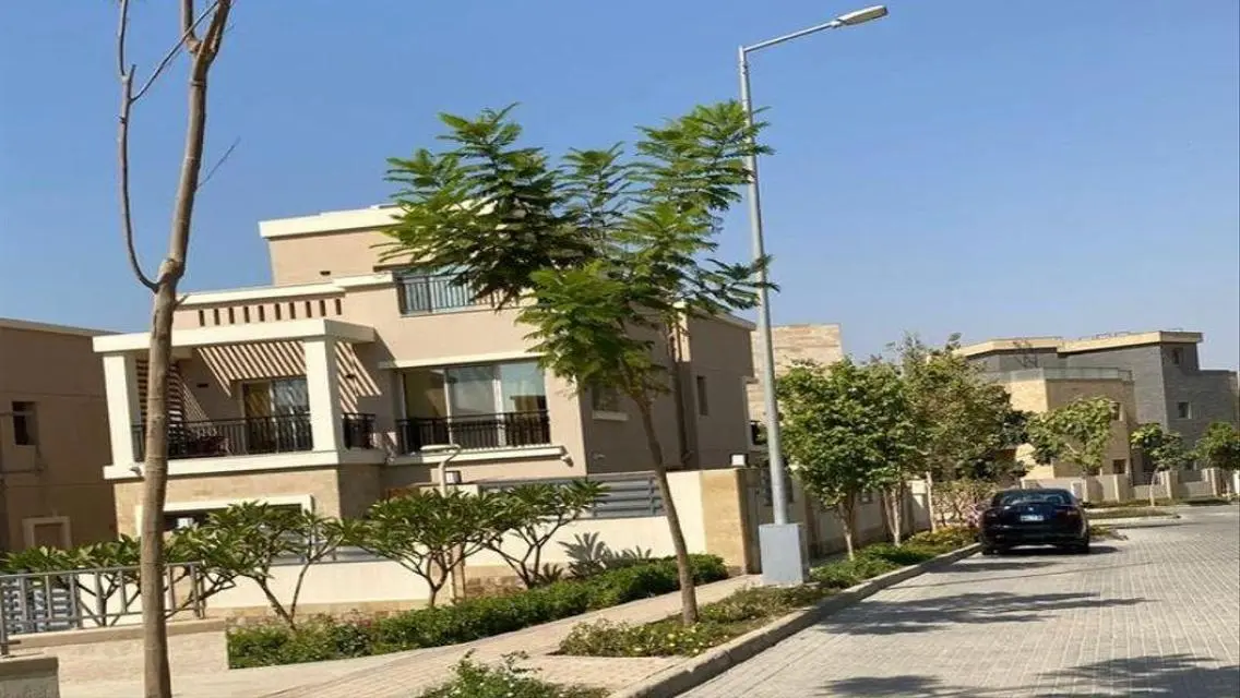 Villa view on 3 facades front of Kempinski Hotel