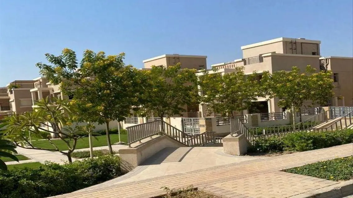 Villa view on 3 facades front of Kempinski Hotel