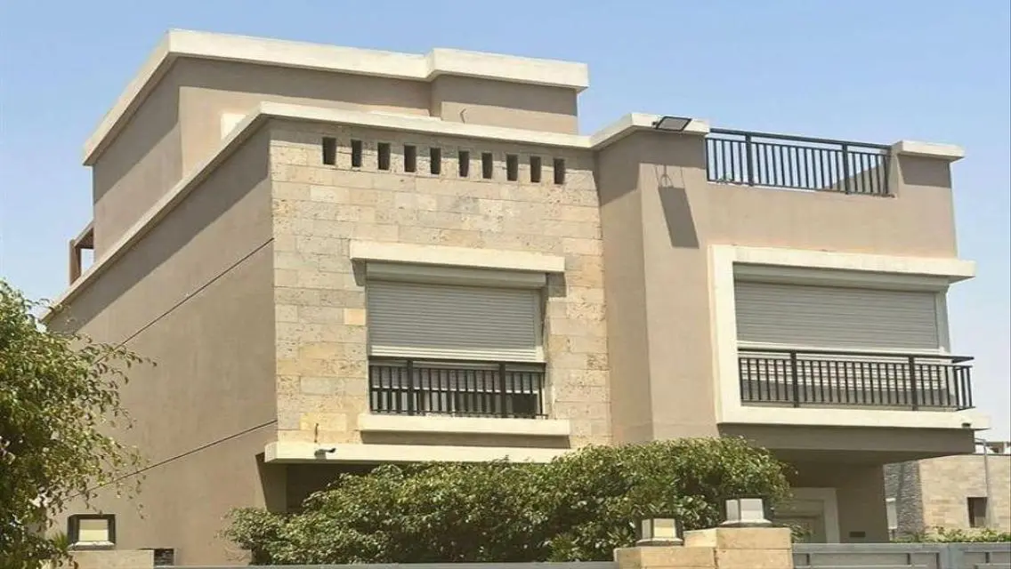 Villa view on 3 facades front of Kempinski Hotel