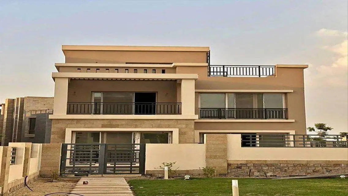 Villa view on 3 facades front of Kempinski Hotel