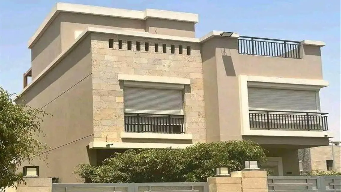 Villa view on 3 facades front of Kempinski Hotel