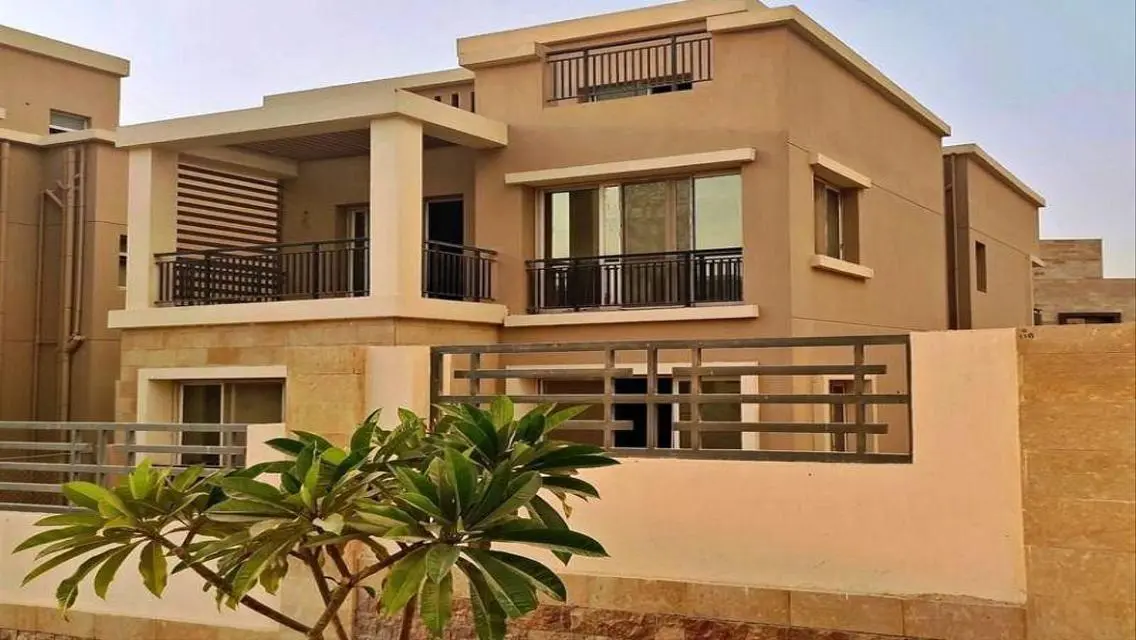 Villa view on 3 facades front of Kempinski Hotel