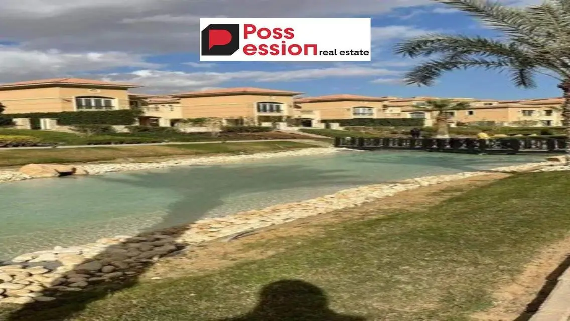 villa for sale in Amiez Compounds in the heart