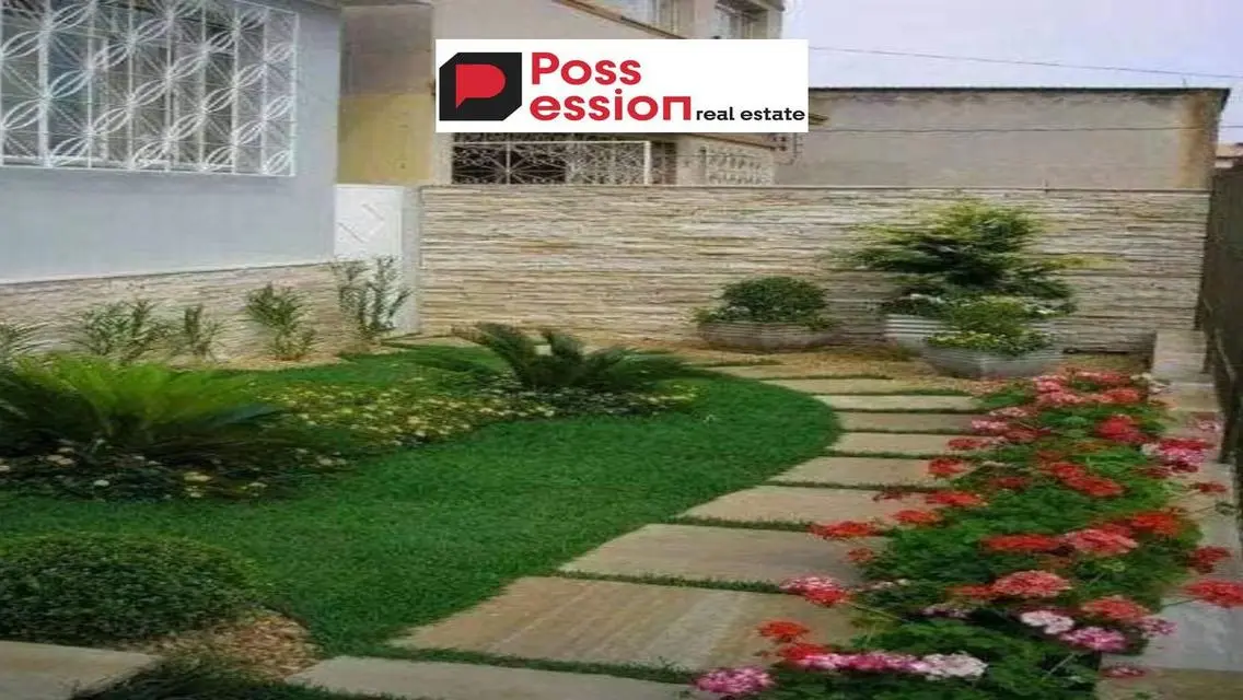 villa for sale in Amiez Compounds in the heart