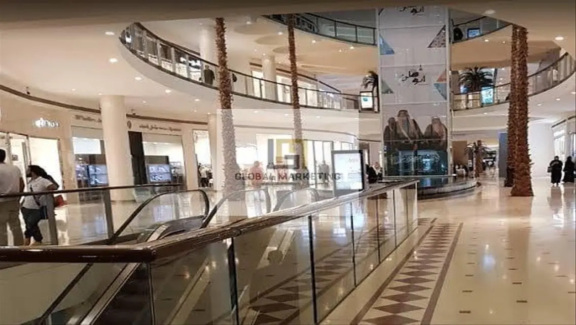 محل 320م للايجار في منطقه الجولدن اسكوير