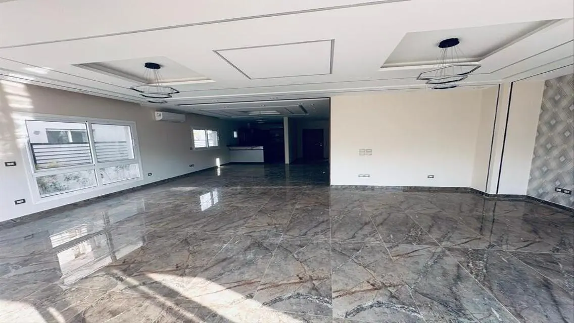 فيلا للايجار بالمطبخ و التكييفات في التجمع الخامس