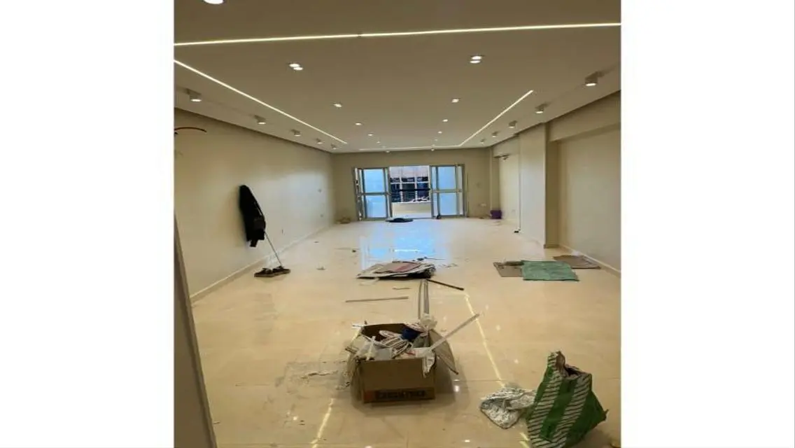 شقه للايجار في كمبوند تيجان 2 اول سكن للعروسين