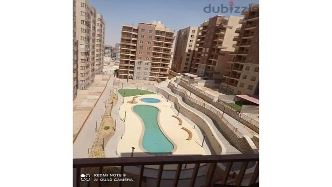 شقه للايجار في كمبوند تيجان 2 اول سكن للعروسين