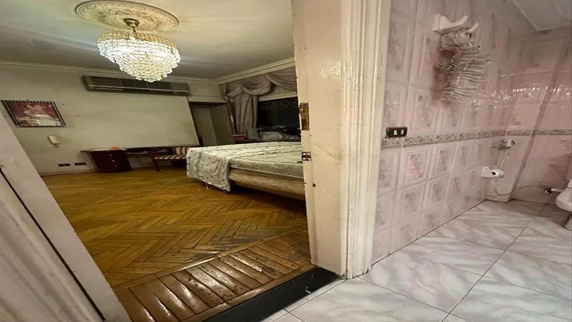 شقة للبيع فى شارع جامعة الدول العربية بالمهندسين.