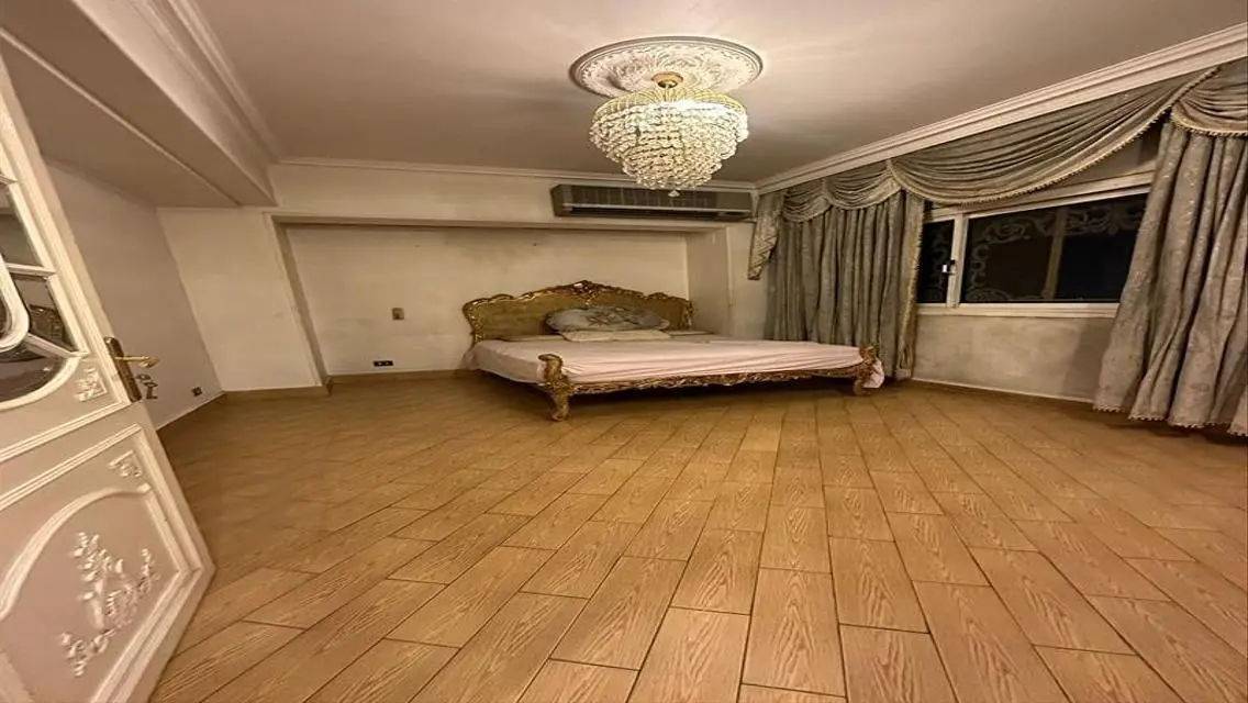شقة للبيع فى شارع جامعة الدول العربية بالمهندسين.