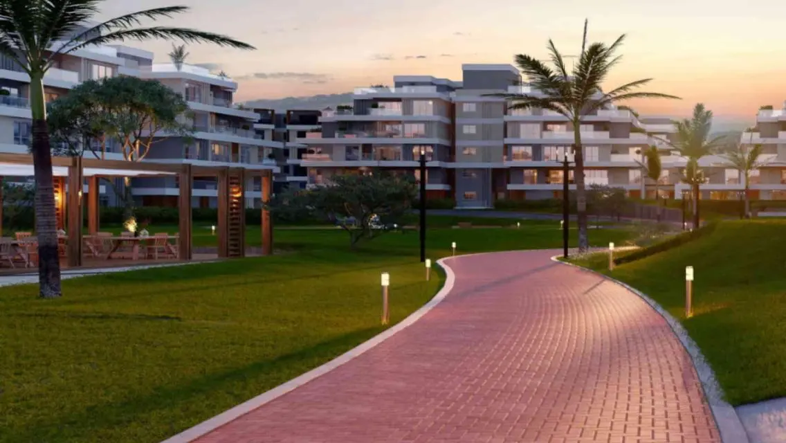 Apartment with garden for sale in Sky Condos 