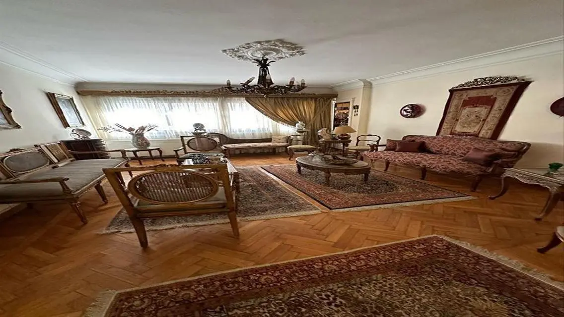 شقة للبيع فى تفرعات شارع سوريا فى المهندسين .