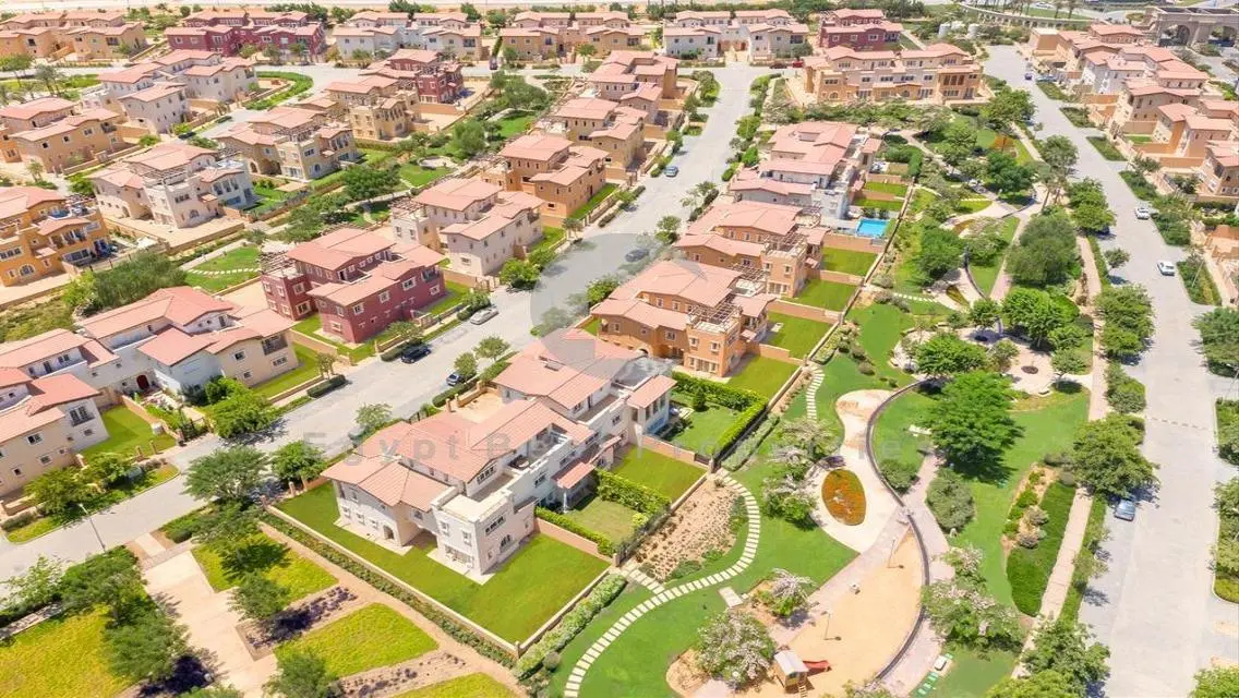 تاون هاوس بإطلالات خلابة ف هايد بارك بتقسيط 12 سنة