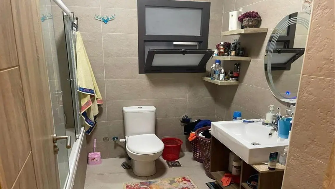 شقة للبيع في المراسم دور ارضي بجينية