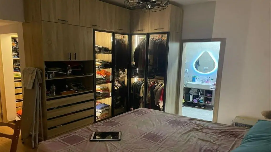 شقة للبيع في المراسم دور ارضي بجينية