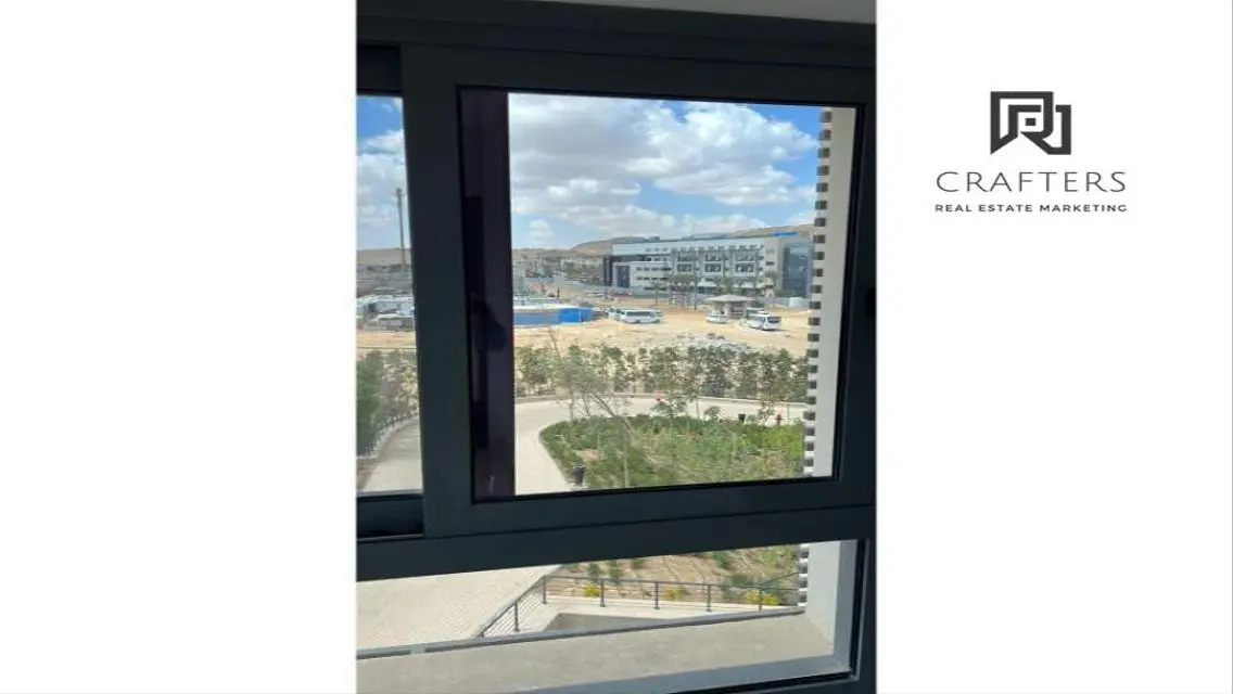 عيادة للايجار في نيو جيزة تشطيب كامل بالتكيفات