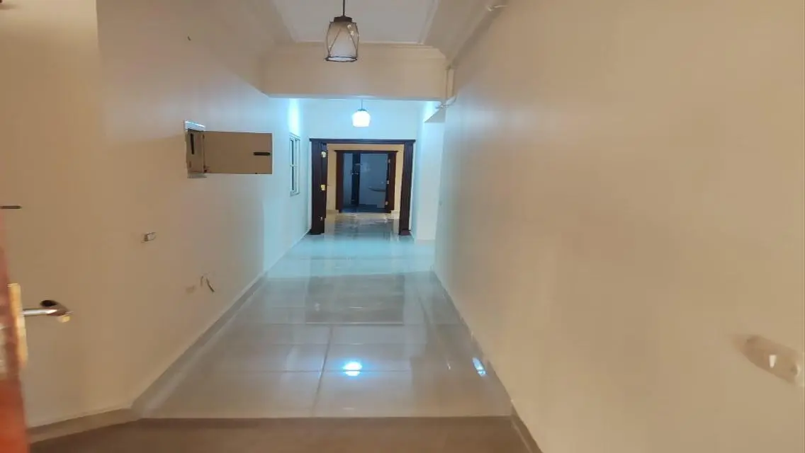 شقة للإيجار ٢٢٠ متر ٣ غرف بدون فرش عمارات النرجس .