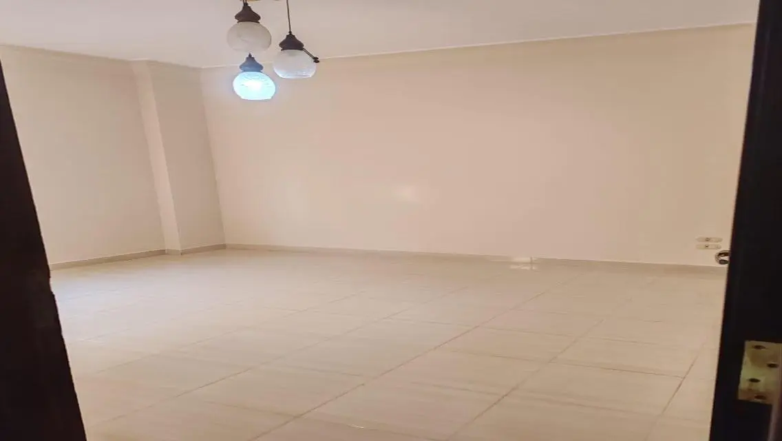 شقة للإيجار ٢٢٠ متر ٣ غرف بدون فرش عمارات النرجس .