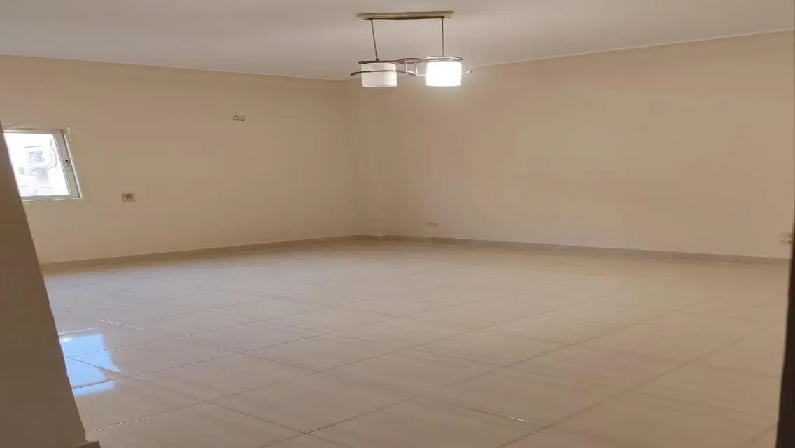 شقة للإيجار ٢٢٠ متر ٣ غرف بدون فرش عمارات النرجس .