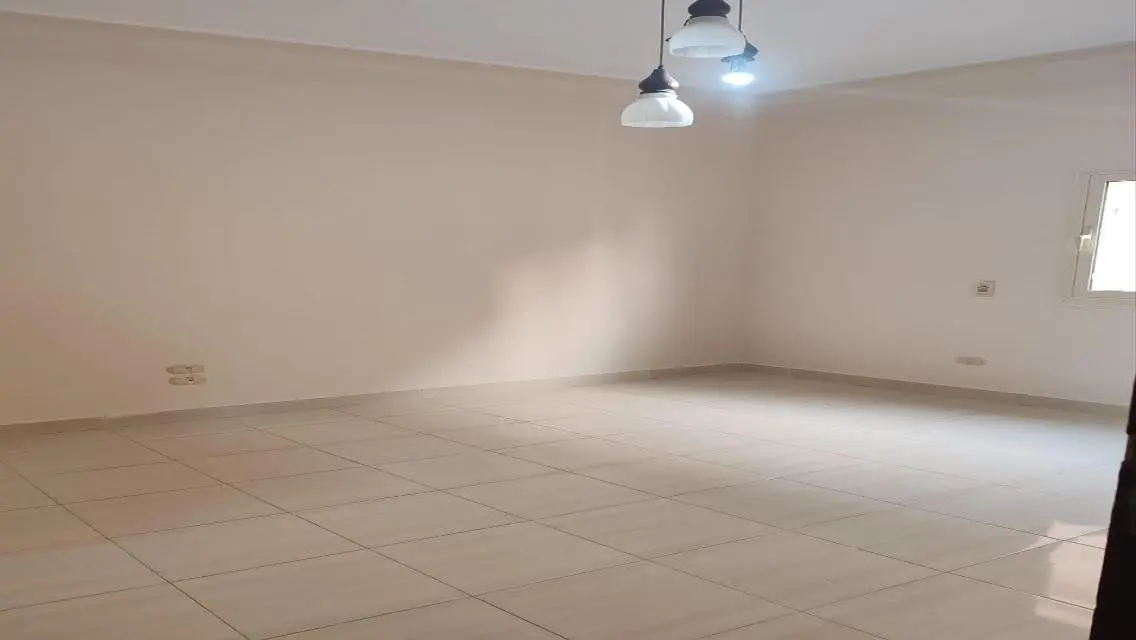 شقة للإيجار ٢٢٠ متر ٣ غرف بدون فرش عمارات النرجس .