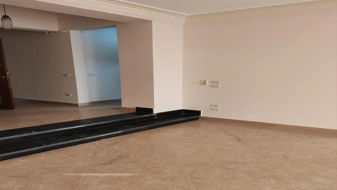 شقة للإيجار ٢٢٠ متر ٣ غرف بدون فرش عمارات النرجس .