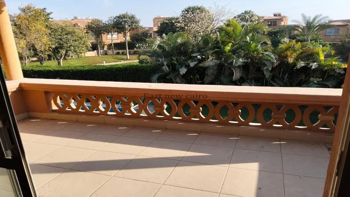 فيلا مستقلة بحمام سباحة وجاكوزي للايجار  في بلاجيو