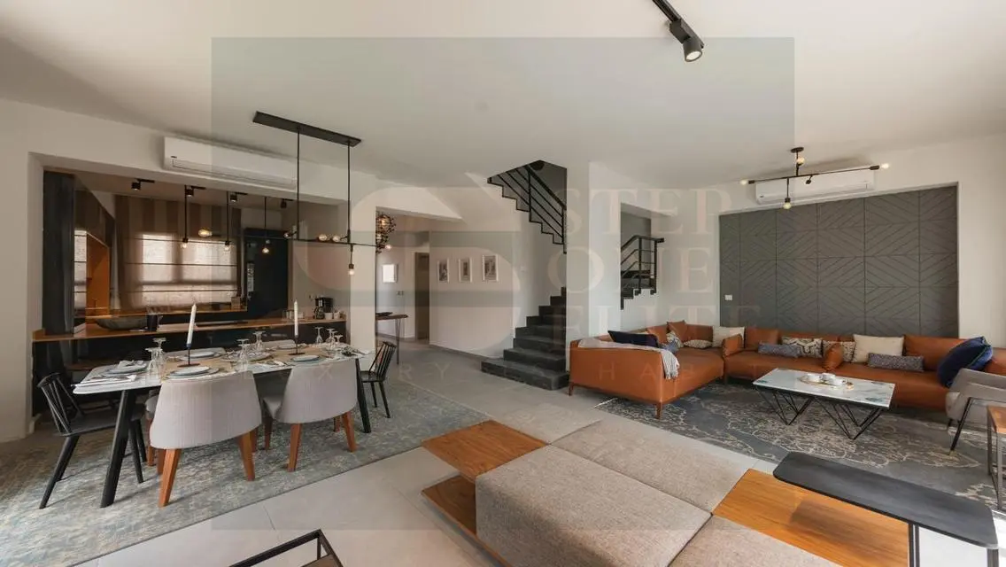 للبيع فيلا تاون هاوس215م بحديقة Compound Al Burouj