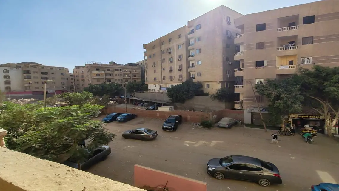 فرصة بسعر زمان شقه ٢٤٠م دور تالت على شارع رئيسي 
