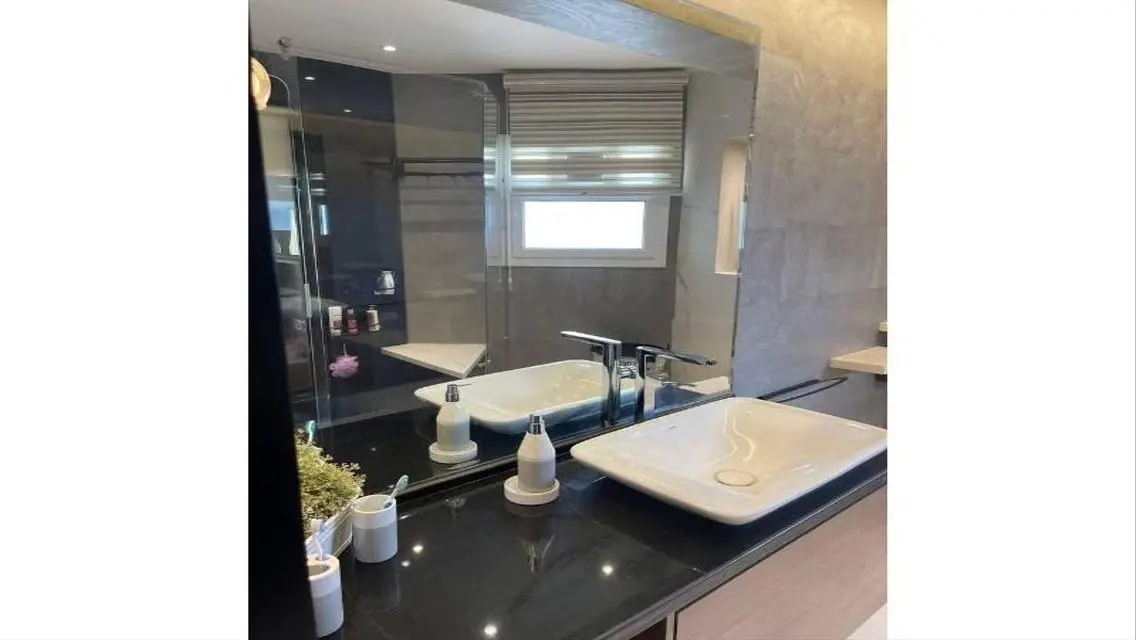 with ac&#39;s and kitchen fully finished cash 5.400.00