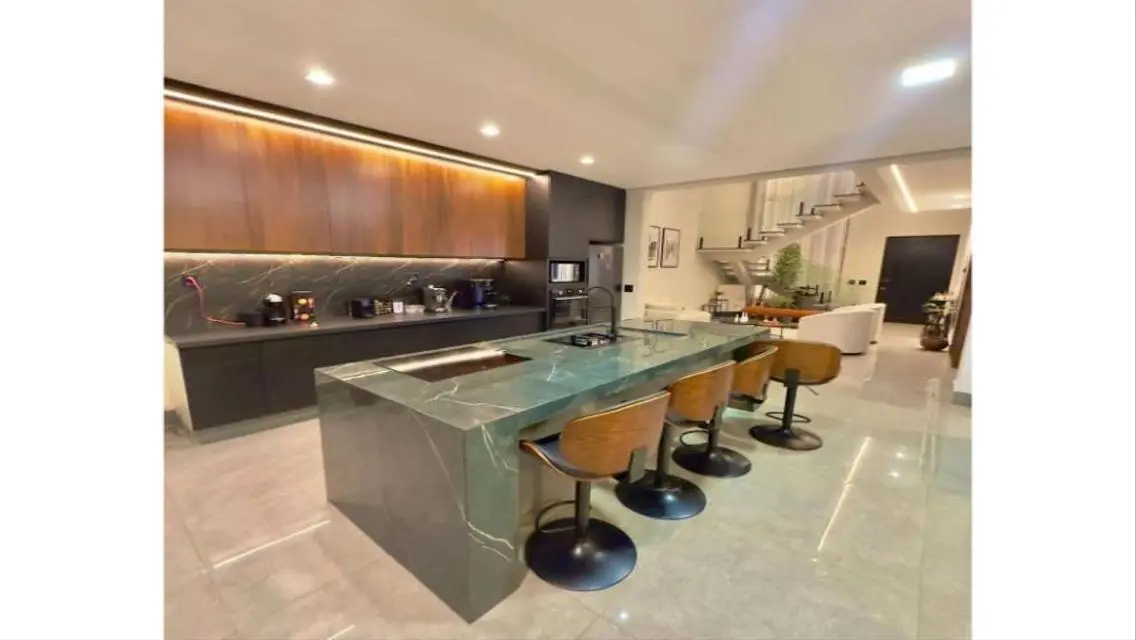 with ac&#39;s and kitchen fully finished cash 5.400.00