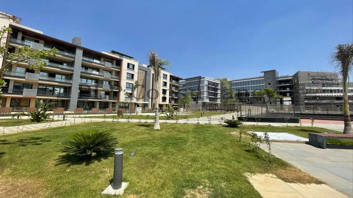 Penthouse  +roof 113m RTM Azad next to the AUC