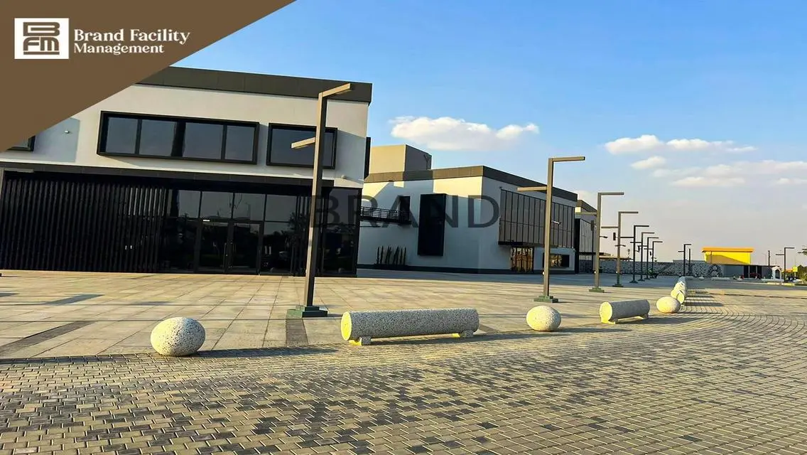 Standalone Building for rent directly on the 90th