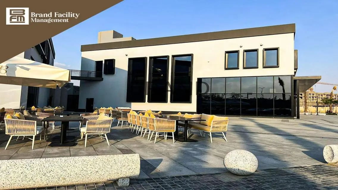 Standalone Building for rent directly on the 90th