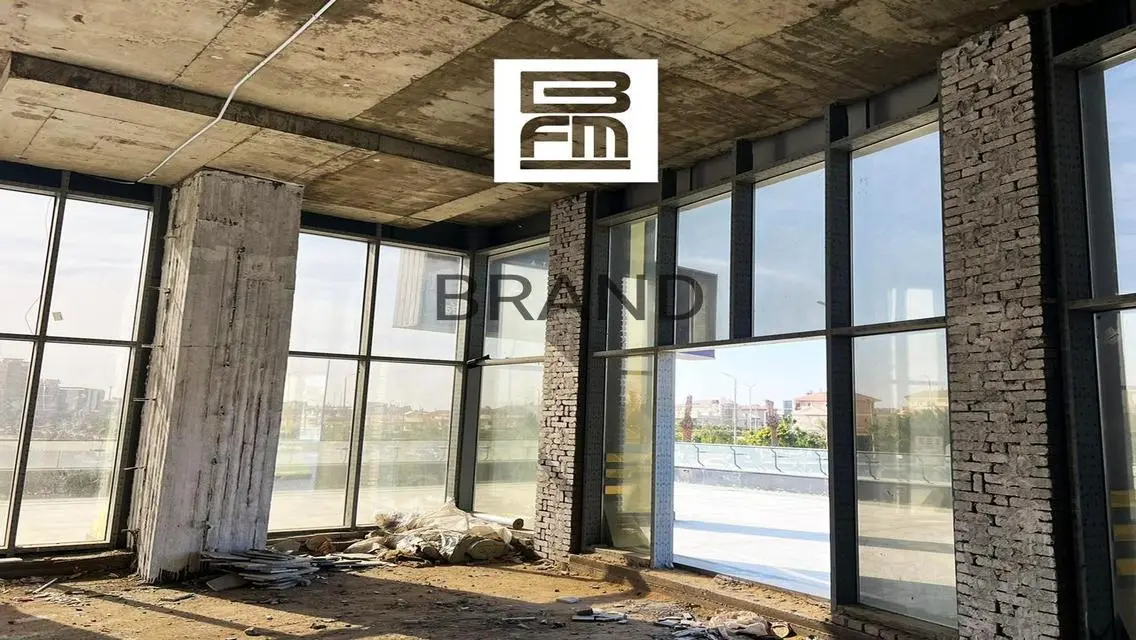 Standalone Building for rent directly on the 90th