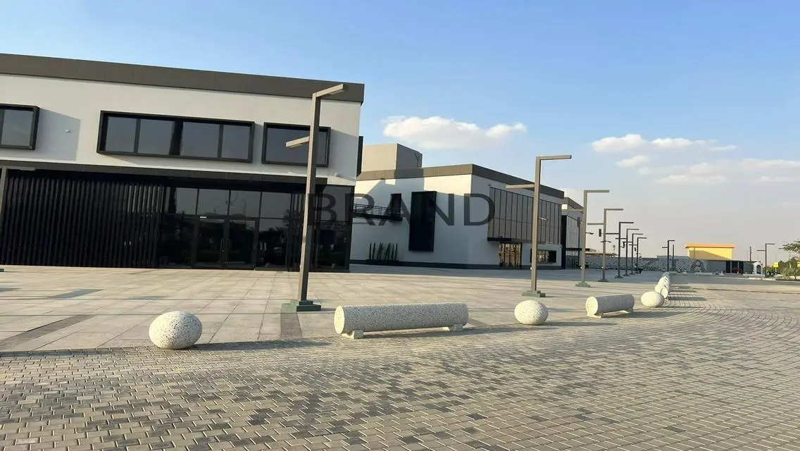 Standalone Building for rent directly on the 90th