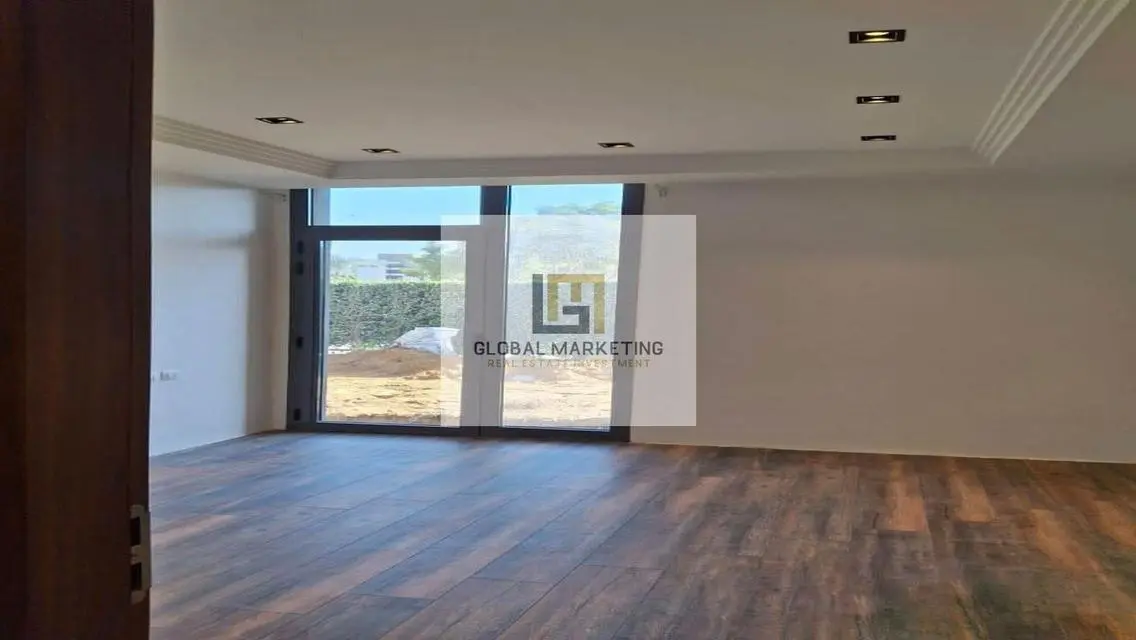 Semi furnished apartment with garden for rent