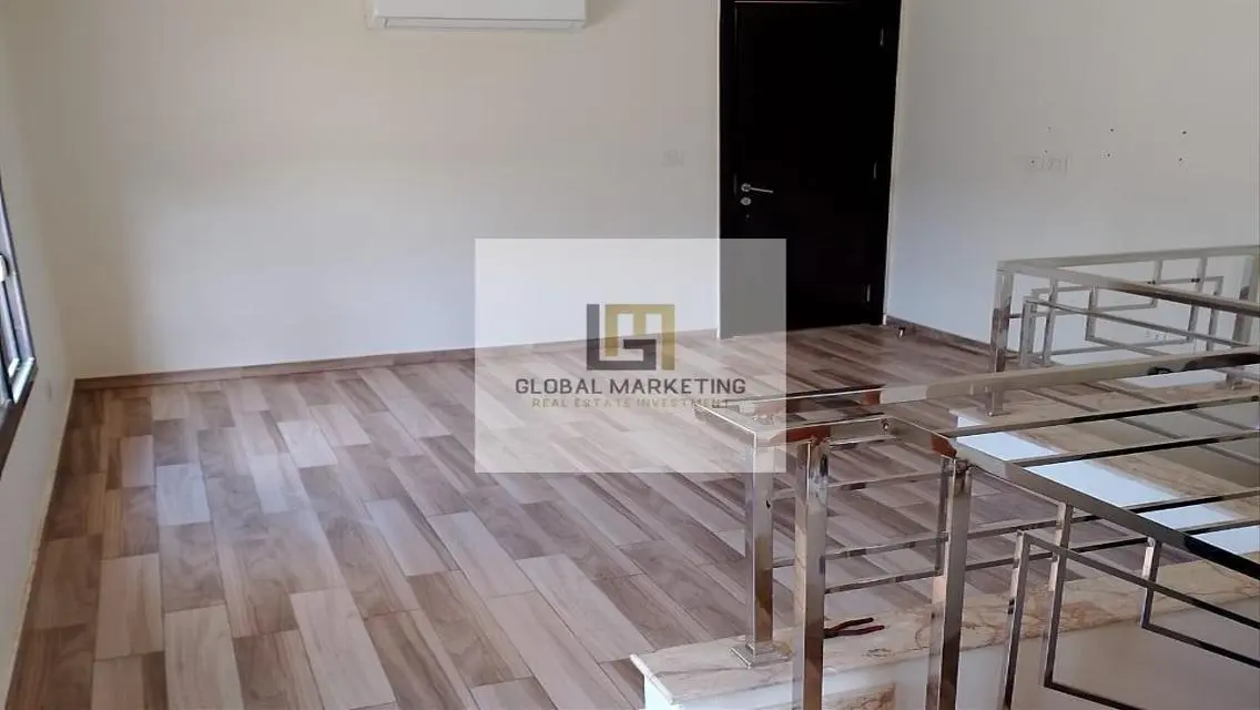 تربلكس تسطيب سوبر لوكس للايجار ف ايستاون