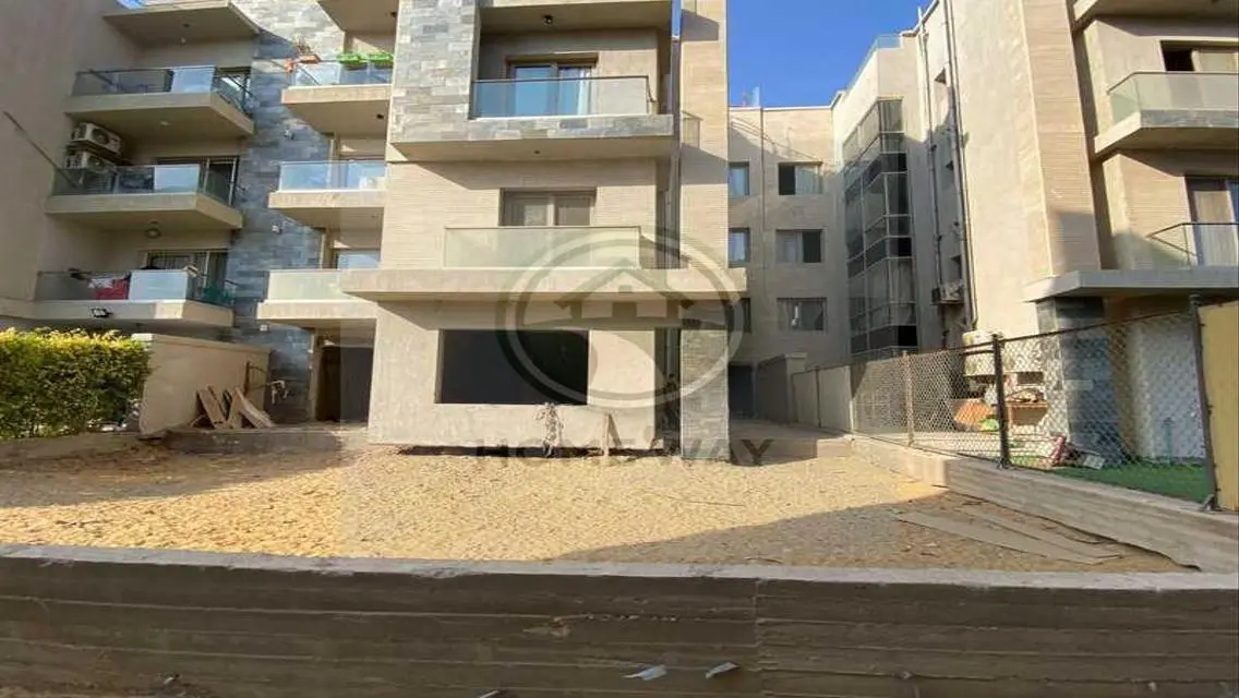 شقه فوري فيو حمام سباحه في قلب الجولدن سكوير