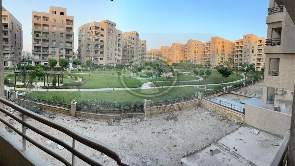 شقه فوري فيو حمام سباحه في قلب الجولدن سكوير